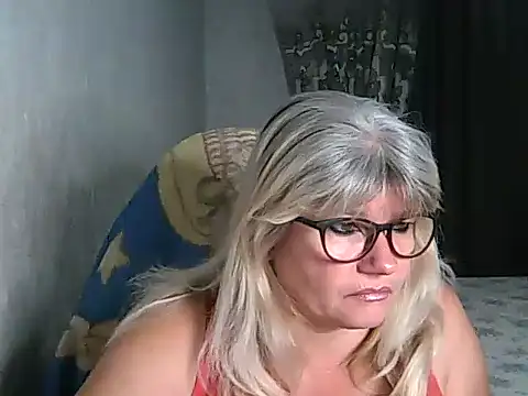 Snapshot of Diana_49 chatting on September 28, 7:37 am Diana 49 online show from September 28, 7:37 am