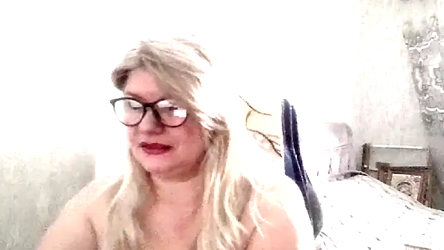 Snapshot of Diana_49 chatting on February 18, 9:06 am Diana 49 online show from February 18, 9:06 am