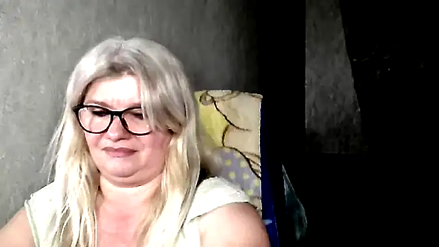 Snapshot of Diana_49 chatting on March 1, 9:53 am Diana 49 online show from March 1, 9:53 am