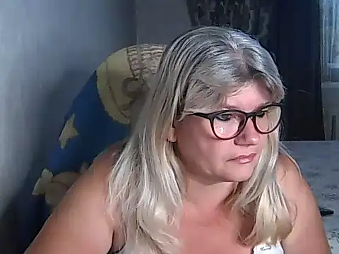 Snapshot of Diana_49 chatting on September 27, 5:02 am Diana 49 online show from September 27, 5:02 am