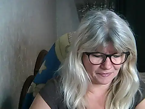 Snapshot of Diana_49 chatting on September 29, 8:32 am Diana 49 online show from September 29, 8:32 am