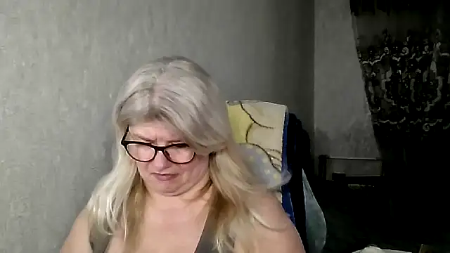 Snapshot of Diana_49 chatting on February 6, 7:48 am Diana 49 online show from February 6, 7:48 am