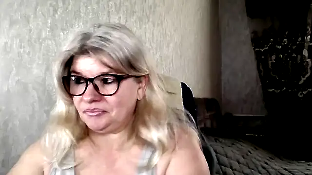 Snapshot of Diana_49 chatting on February 26, 8:25 am Diana 49 online show from February 26, 8:25 am