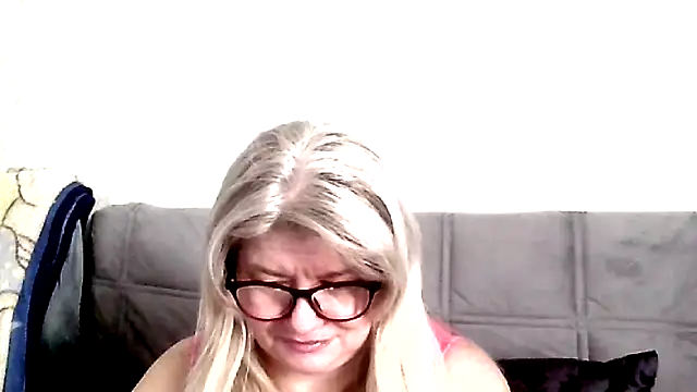 Snapshot of Diana_49 chatting on February 22, 9:11 am Diana 49 online show from February 22, 9:11 am