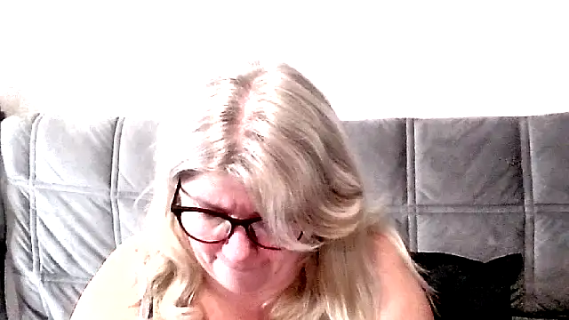 Snapshot of Diana_49 chatting on February 25, 2:39 pm Diana 49 online show from February 25, 2:39 pm