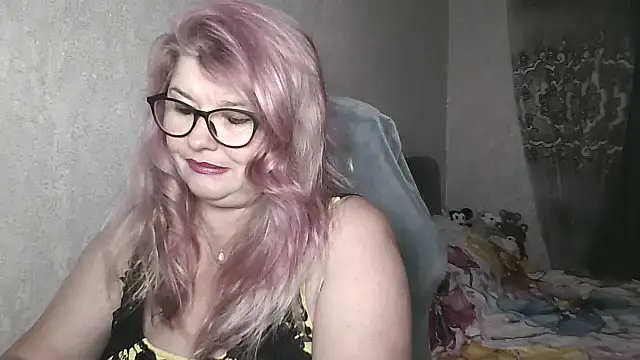 Snapshot of Diana_49 chatting on July 8, 8:26 am Diana 49 online show from July 8, 8:26 am