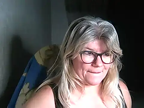 Snapshot of Diana_49 chatting on December 3, 6:36 am Diana 49 online show from December 3, 6:36 am