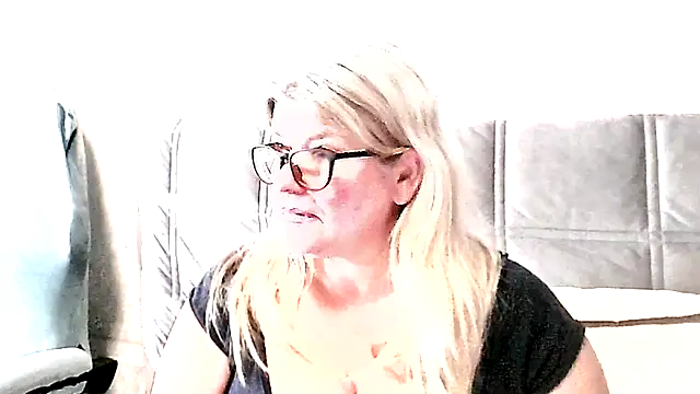 Diana 49 online show from April 22, 7:42 pm
