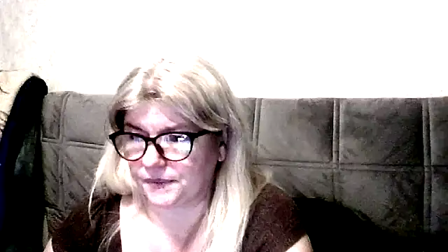 Snapshot of Diana_49 chatting on February 19, 9:23 pm Diana 49 online show from February 19, 9:23 pm