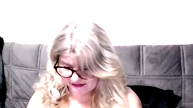 Snapshot of Diana_49 chatting on February 25, 2:34 am Diana 49 online show from February 25, 2:34 am