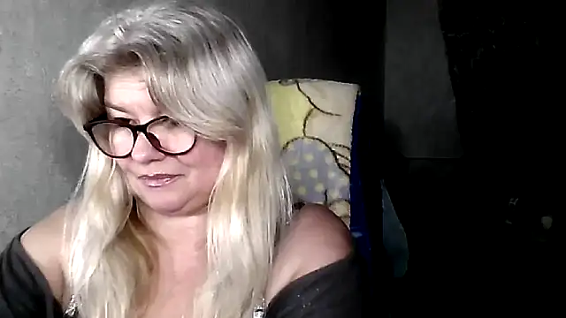 Snapshot of Diana_49 chatting on February 3, 8:36 pm Diana 49 online show from February 3, 8:36 pm