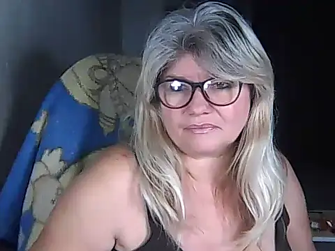 Snapshot of Diana_49 chatting on December 2, 6:31 pm Diana 49 online show from December 2, 6:31 pm