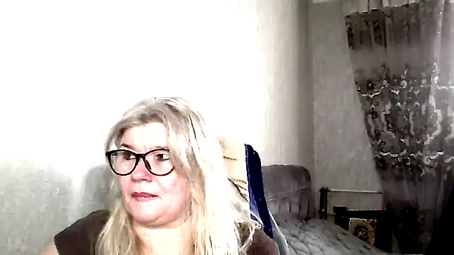 Snapshot of Diana_49 chatting on February 19, 9:17 am Diana 49 online show from February 19, 9:17 am