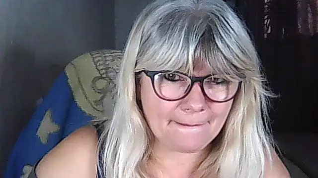 Snapshot of Diana_49 chatting on October 31, 9:50 am Diana 49 online show from October 31, 9:50 am