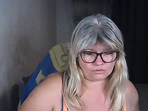 Snapshot of Diana_49 chatting on November 5, 5:27 pm Diana 49 online show from November 5, 5:27 pm