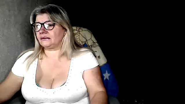 Snapshot of Diana_49 chatting on January 8, 9:48 am Diana 49 online show from January 8, 9:48 am