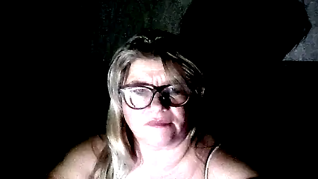 Snapshot of Diana_49 chatting on February 18, 9:11 pm Diana 49 online show from February 18, 9:11 pm