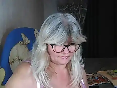 Snapshot of Diana_49 chatting on November 18, 5:49 pm Diana 49 online show from November 18, 5:49 pm