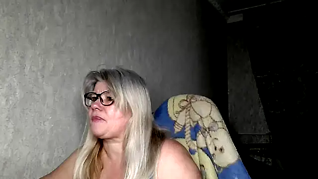 Snapshot of Diana_49 chatting on January 6, 8:18 am Diana 49 online show from January 6, 8:18 am