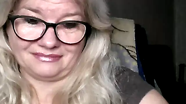 Snapshot of Diana_49 chatting on February 2, 8:02 am Diana 49 online show from February 2, 8:02 am