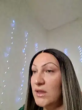 Snapshot of KVerunce chatting on December 17, 10:11 pm KVerunce online show from December 17, 10:11 pm