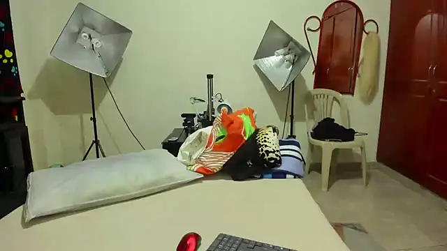 ashley rossez7 online show from December 3, 12:08 am