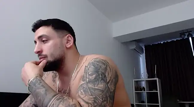 Snapshot of _DylanGreen chatting on February 14, 8:42 am DylanGreen online show from February 14, 8:42 am