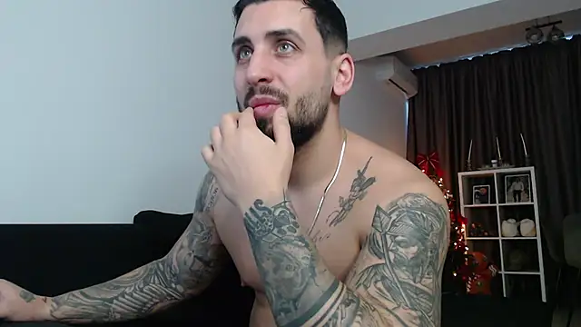 Snapshot of _DylanGreen chatting on December 20, 7:55 am DylanGreen online show from December 20, 7:55 am