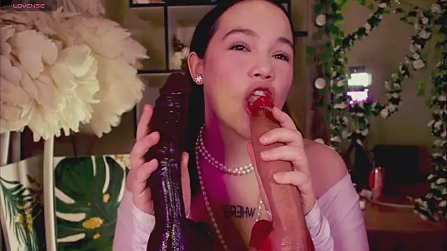 Snapshot of Chery_Lady22 chatting on March 15, 5:19 am Chery Lady22 online show from March 15, 5:19 am