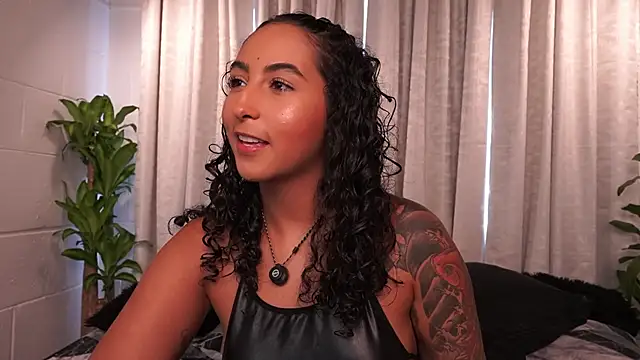 Snapshot of agatha_collins_ chatting on November 21, 7:24 pm agatha collins online show from November 21, 7:24 pm