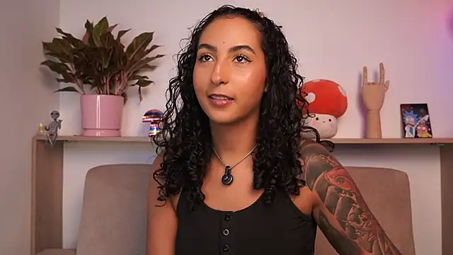 Snapshot of agatha_collins_ chatting on June 28, 9:10 pm agatha collins online show from June 28, 9:10 pm