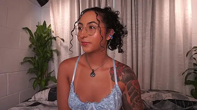 Snapshot of agatha_collins_ chatting on June 21, 9:20 pm agatha collins online show from June 21, 9:20 pm