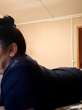 Snapshot of Zulfiya_Bruce chatting on February 14, 8:42 pm Zulfiya Bruce online show from February 14, 8:42 pm