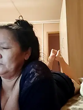 Snapshot of Zulfiya_Bruce chatting on February 13, 3:56 pm Zulfiya Bruce online show from February 13, 3:56 pm