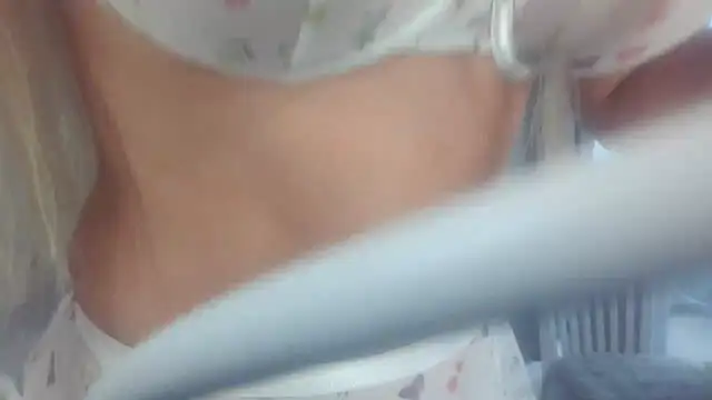 Snapshot of Roshana16 chatting on September 28, 2:24 pm Roshana16 online show from September 28, 2:24 pm