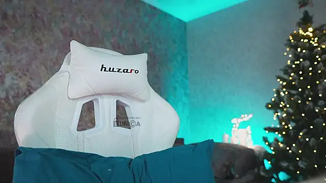 Snapshot of misstics_ chatting on December 2, 12:11 am misstics online show from December 2, 12:11 am