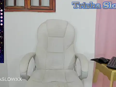 Snapshot of TRISHASLOWXX chatting on January 11, 6:56 am TRISHASLOWXX online show from January 11, 6:56 am