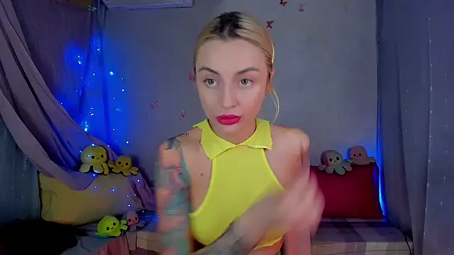 LickLizzy online show from February 6, 10:39 pm