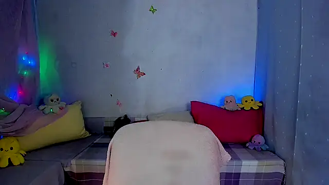 Snapshot of LickLizzy chatting on October 29, 2:43 am LickLizzy online show from October 29, 2:43 am