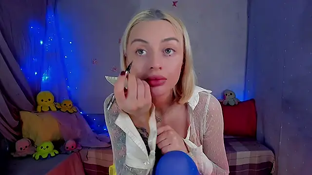 LickLizzy online show from February 9, 10:41 pm