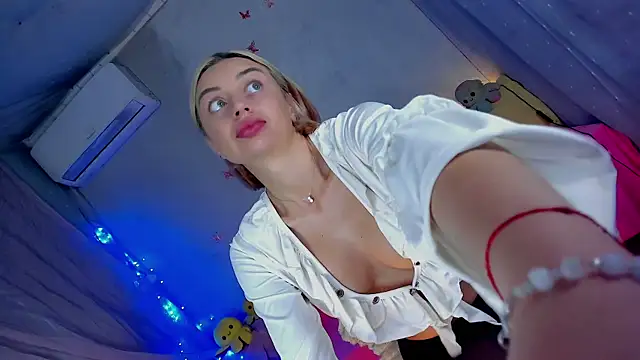LickLizzy online show from June 10, 8:10 pm