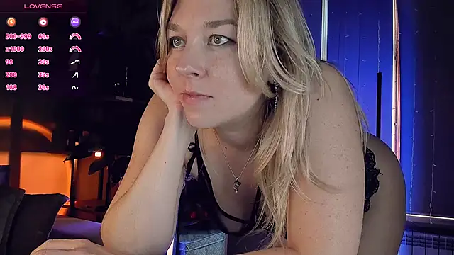 Snapshot of 5_in_one chatting on October 7, 5:52 am 5 in one online show from October 7, 5:52 am