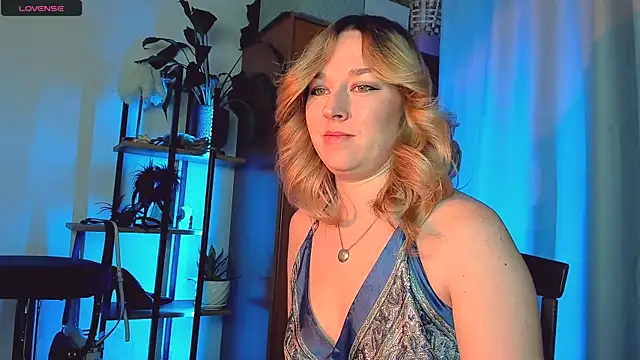 Snapshot of 5_in_one chatting on December 16, 6:39 am 5 in one online show from December 16, 6:39 am