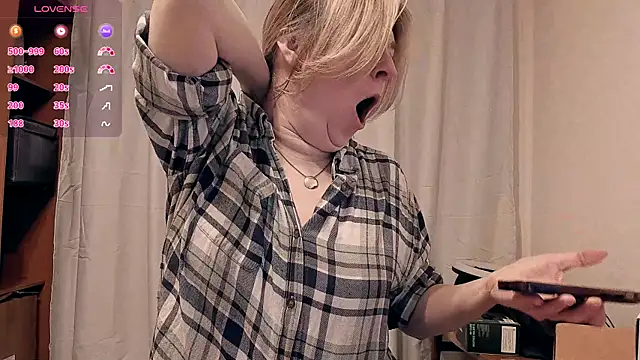 Snapshot of 5_in_one chatting on November 17, 5:55 am 5 in one online show from November 17, 5:55 am