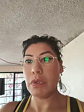 LaInsaciableIntensa online show from May 8, 5:28 pm