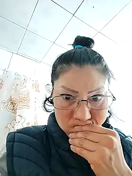 Snapshot of LaInsaciableIntensa chatting on November 3, 5:27 pm LaInsaciableIntensa online show from November 3, 5:27 pm