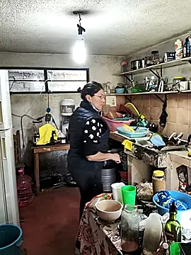 LaInsaciableIntensa online show from December 21, 4:08 pm