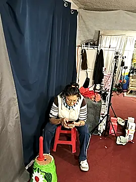 Snapshot of LaInsaciableIntensa chatting on November 2, 11:54 pm LaInsaciableIntensa online show from November 2, 11:54 pm