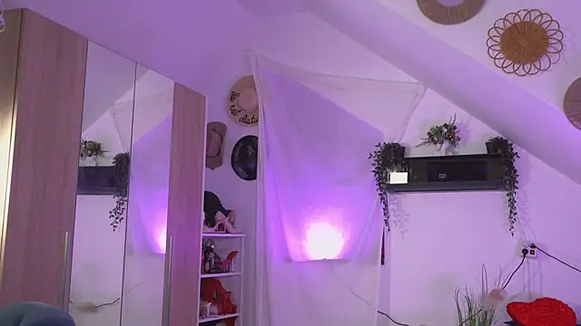 Snapshot of Amaliamour chatting on October 23, 4:11 am Amaliamour online show from October 23, 4:11 am