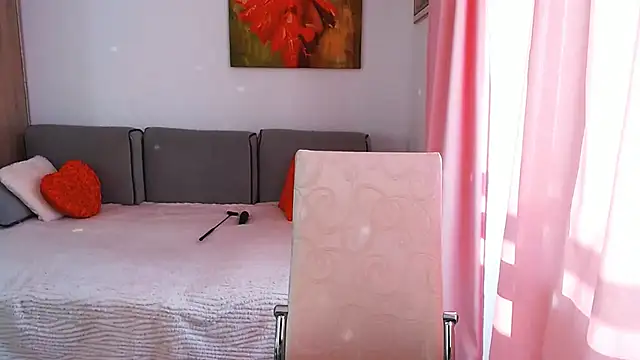 Snapshot of Magic_Blondie chatting on February 23, 1:32 pm Magic Blondie online show from February 23, 1:32 pm